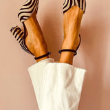 Zebrina - Keskmise kontsaga ja zebra mustriga sandaalid